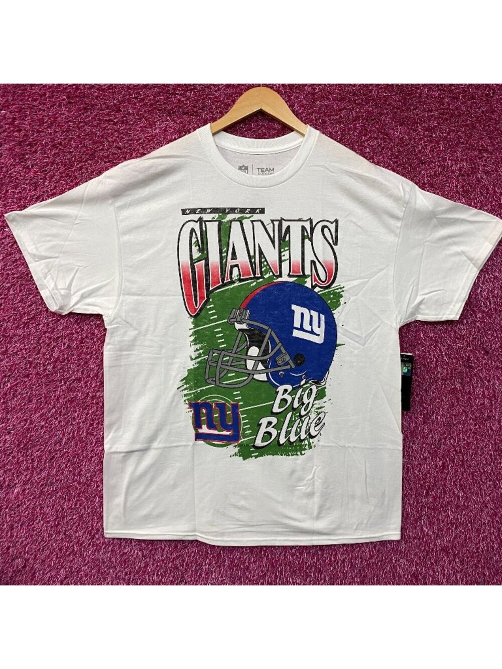 Team Apparel New York Giants Vintage-Style Helmet Logo Graphic T-Shirt Large